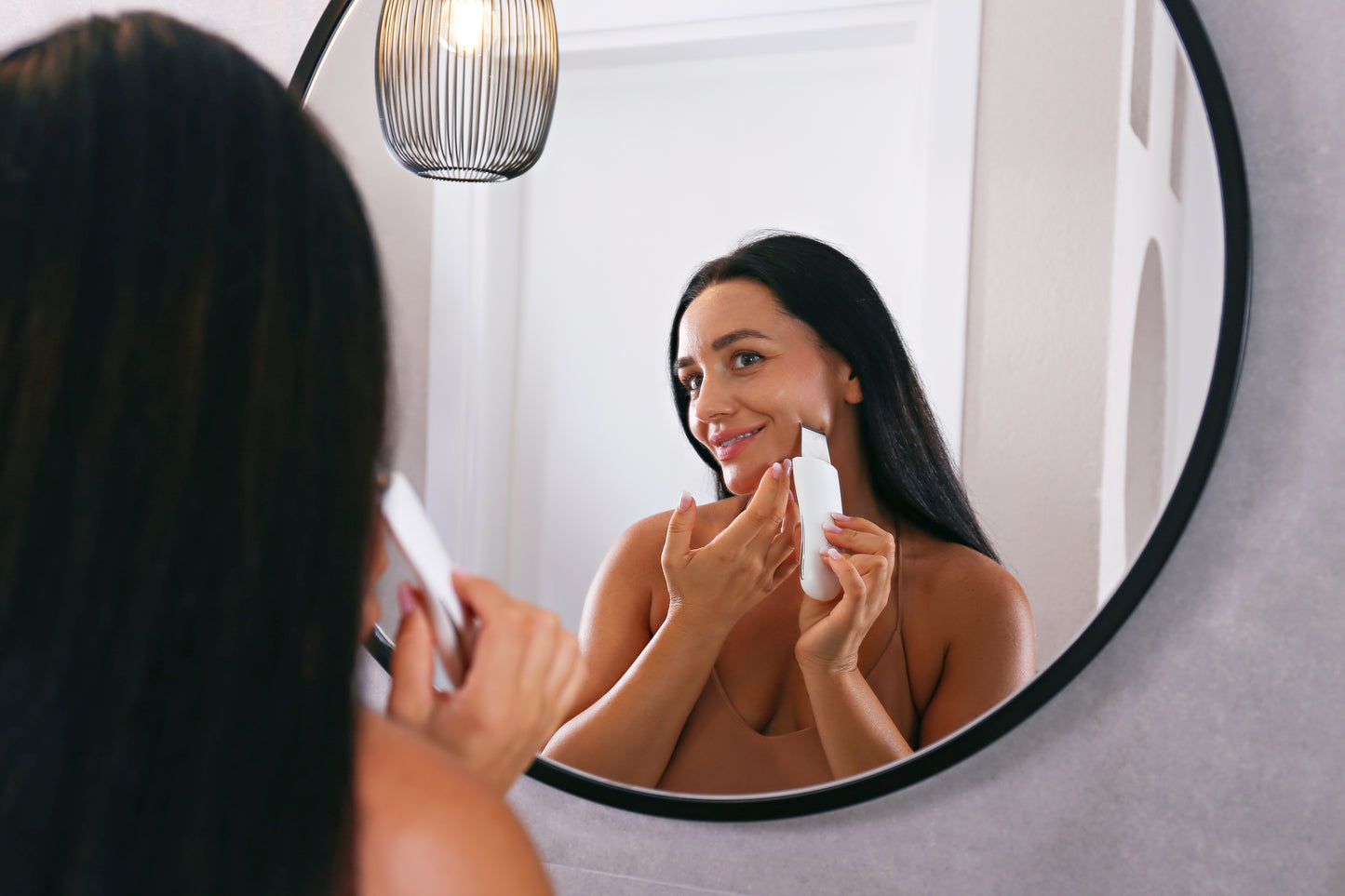 GlowIQ Ultrasonic Skin Scrubber